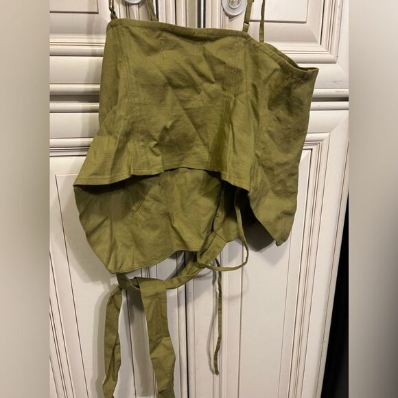 Urban Outfitters
Women's Green Lafayette Button Crop Top S-P - Picture 8 of 9